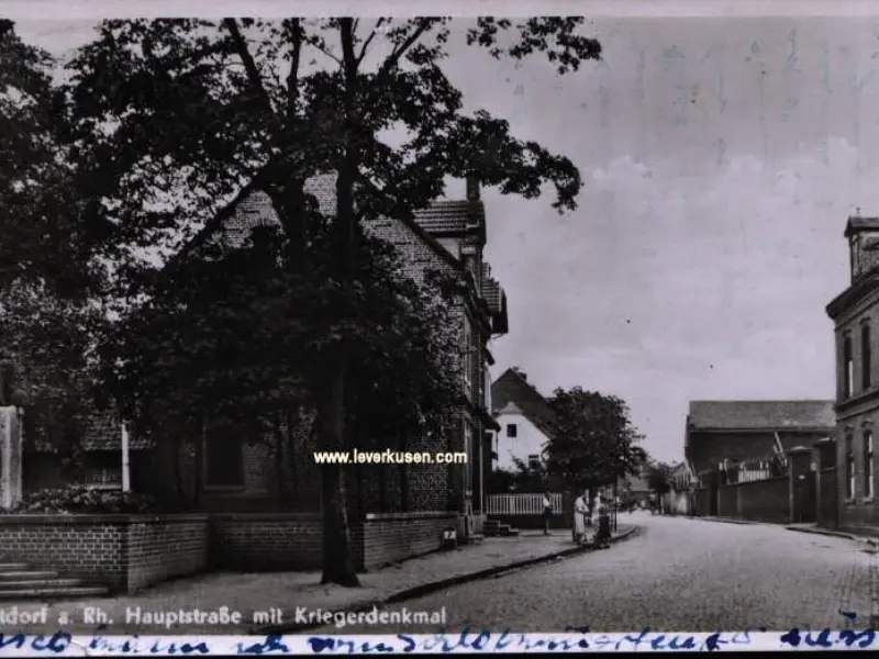 Schlebuscher Hauptstr. mit Krankenhaus