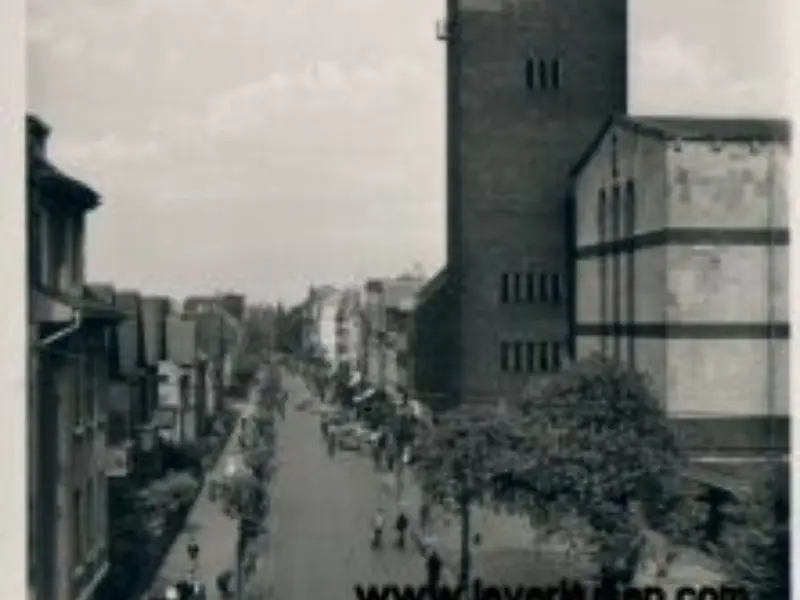 Hauptstr. mit kath. Kirche