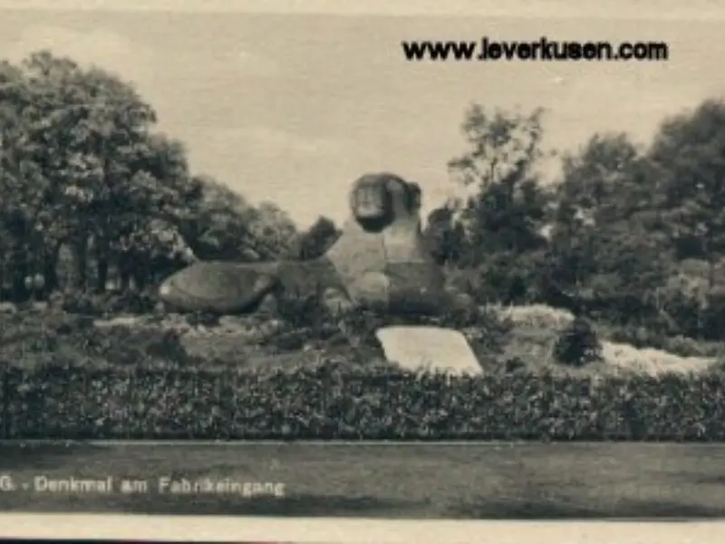 I.G. Denkmal am Fabrikeingang