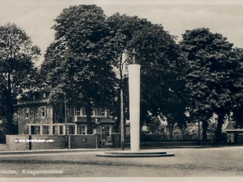 Kreisverkehr, Blick aufs AWO-Haus