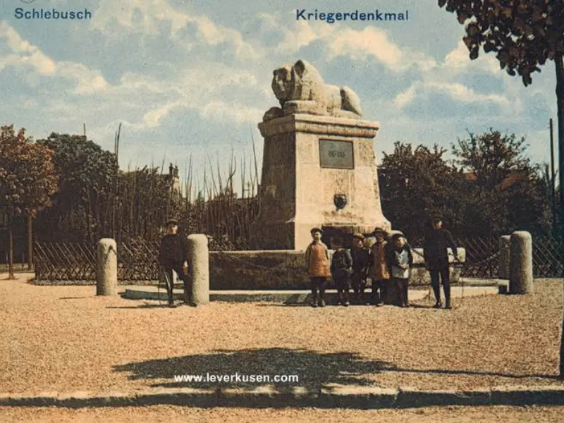Kriegerdenkmal mit Löwen