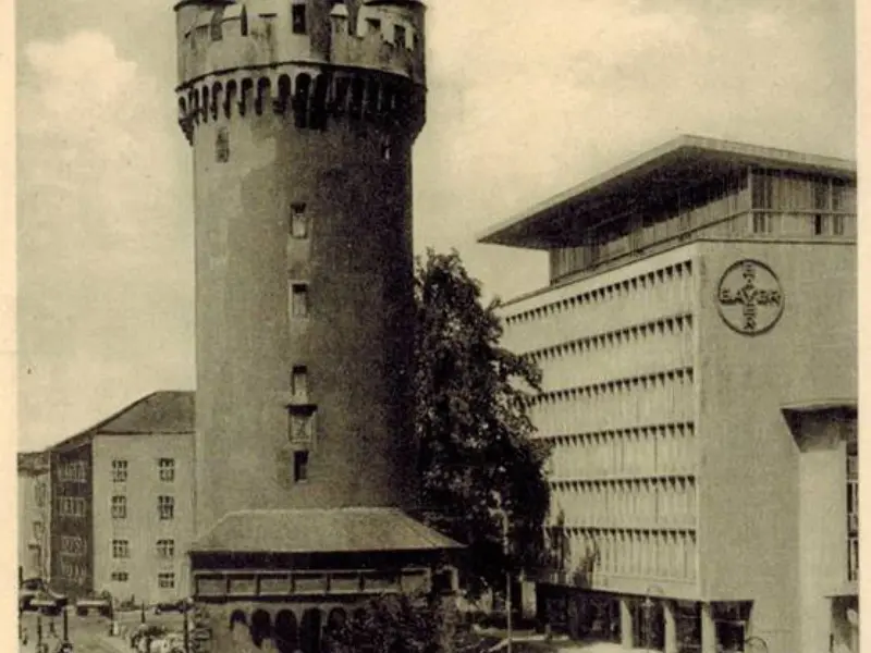 Eschenheimer Turm mit Bayer-Haus