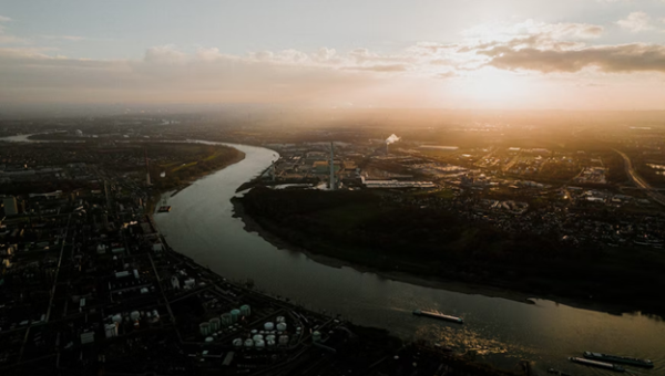 Badeverbot: Neue Schilder am Rhein