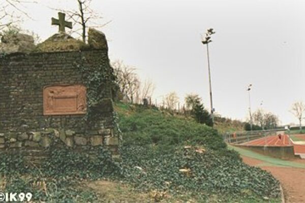 Kriegerdenkmal Manforter Stadion