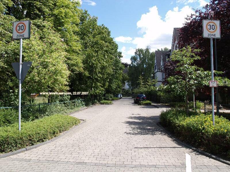 Friedrich-Bayer-Str.