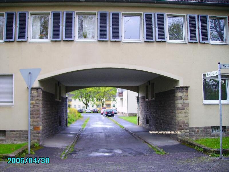 Max-Planck-Str.